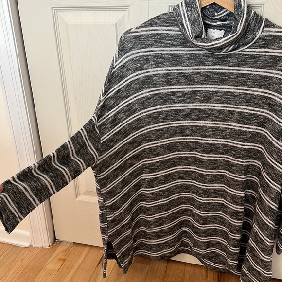 Anthropologie Postmark Striped Dolman Sleeve
Sweater with Cowl Neck size small - Picture 4 of 6